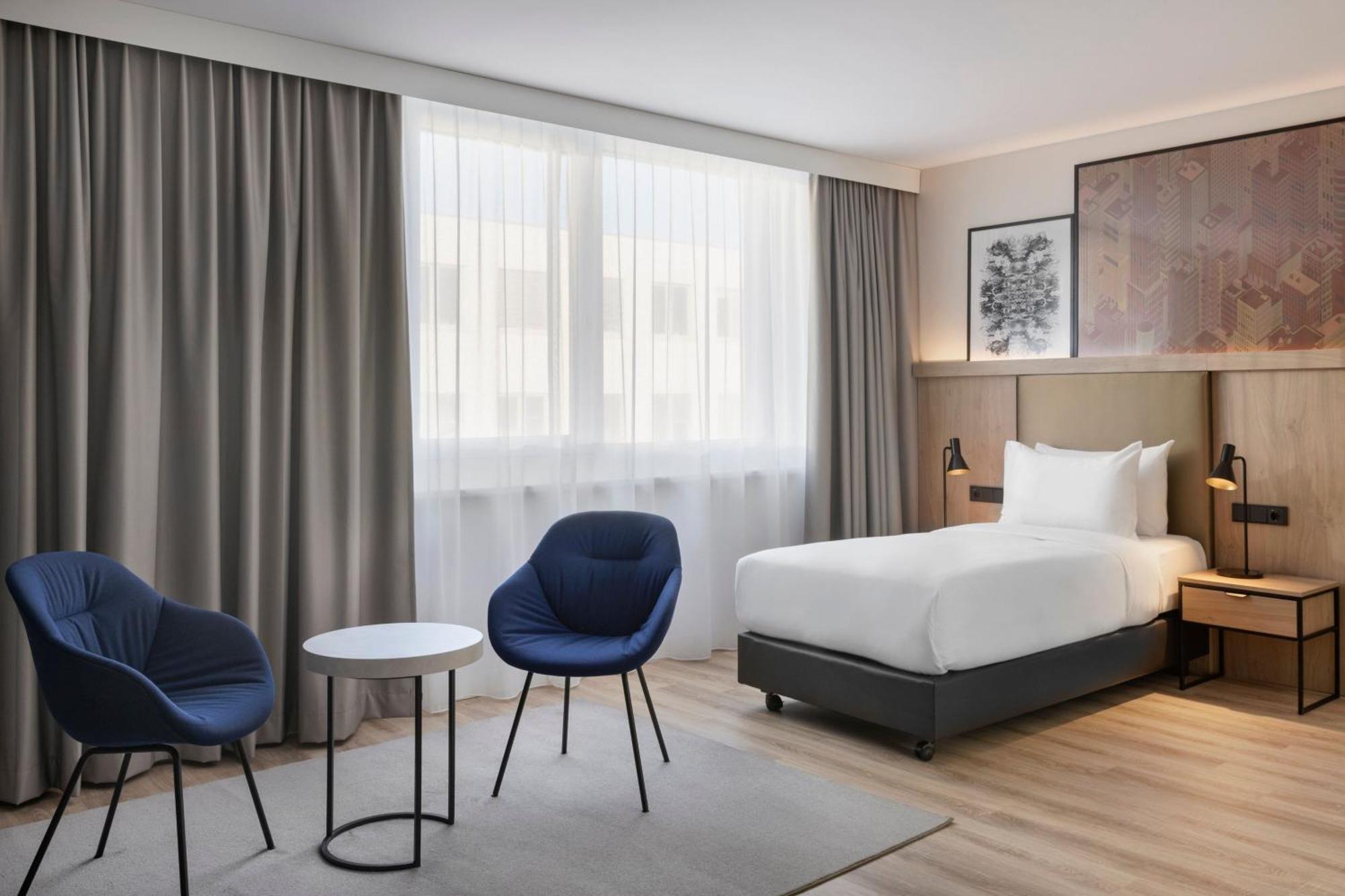 Apartahotel By Marriott East